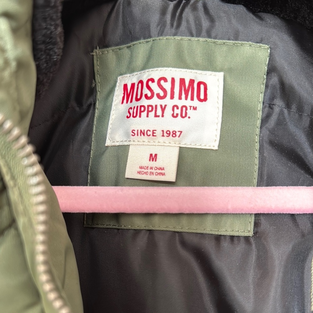Stylish Olive Bomber Jacket with Faux Fur Trim - Picture 5 of 8